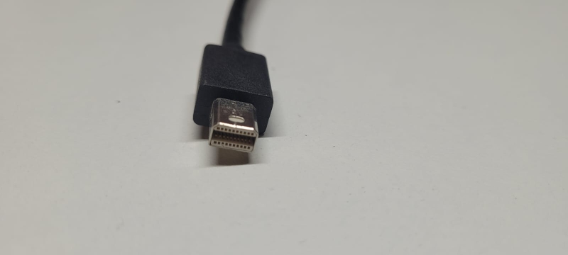Mini displaypoort naar VGA verloopstekker gebruikt